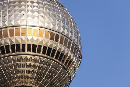 Banner nahes Foto vom Berliner Fernsehturm als Textilbanner oder PVC-Banner für z.B. Hochzeiten, Schaufenster etc.