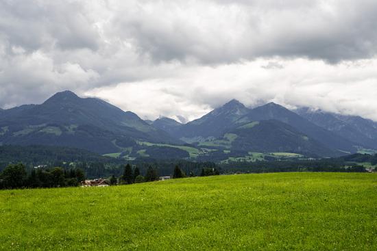 Banner dunkle Wolken über den Tiroler Alpen in Österreich als Textilbanner oder PVC-Banner für z.B. Schaufenster