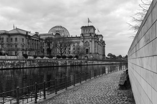 Banner Bundestag in Berlin in Schwarz-Weiß als Textilbanner oder PVC-Banner z.B. für Geschäftsräume