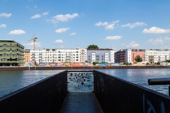 Banner Altbauhäuser an der Spree in Berlin als Textilbanner oder PVC-Banner für z.B. Schaufenster