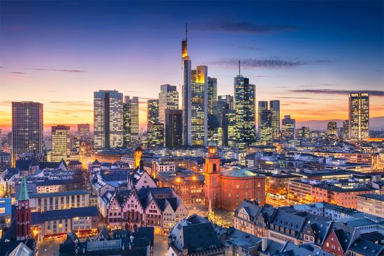 Banner beleuchtete Hochhäuser der Skyline von Frankfurt am Abend als Textilbanner oder PVC-Banner für Geschäftsräume, Messen etc.