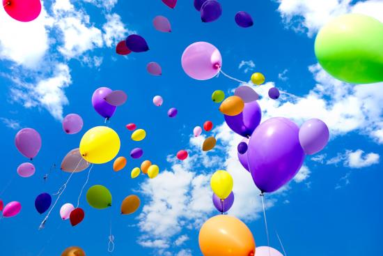 Banner bunte Luftballons am Himmel für z.B. Kindergeburtstage, Kinderpartys, Kinderveranstaltungen etc.