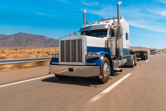 Banner amerikanischer Truck auf dem Highway (USA) als Textilbanner oder PVC-Banner