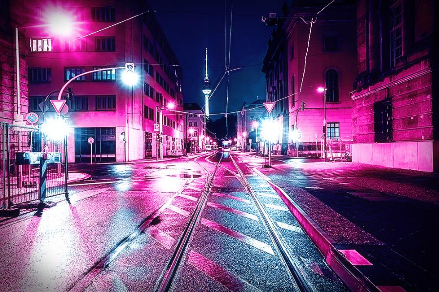 Banner Straßenbahnschienen in einer Straße von Berlin als Textilbanner oder PVC-Banner für Partys etc.