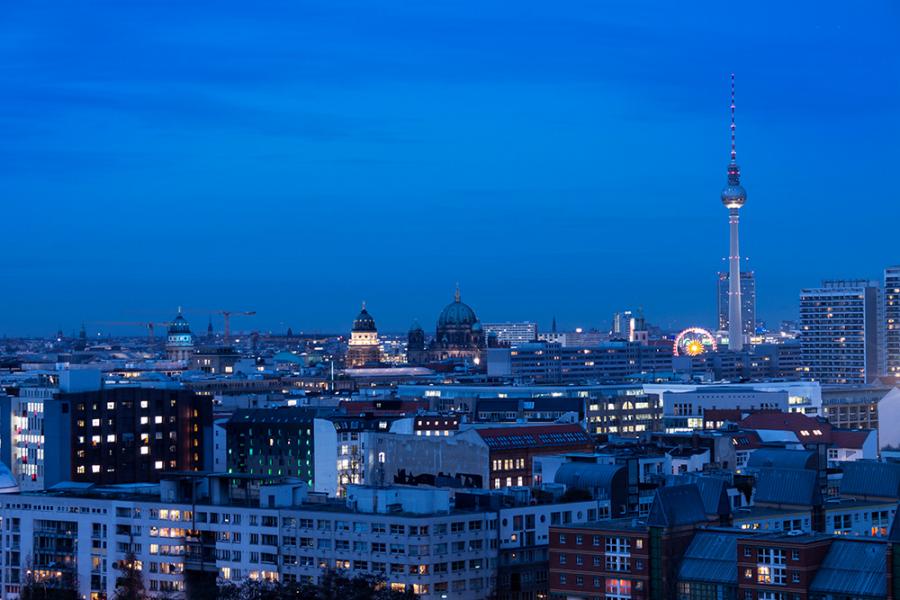 Banner Berlin-Panorama zur blauen Stunde als Textilbanner oder PVC-Banner