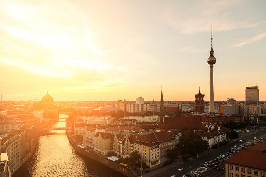 Banner Panoramablick auf Berlin in der Abendsonne als Textilbanner oder PVC-Banner