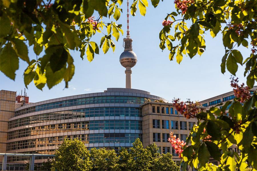 Banner der Fernsehturm von Berlin als Textilbanner oder PVC-Banner für z.B. Schaufenster, Messen oder Partys