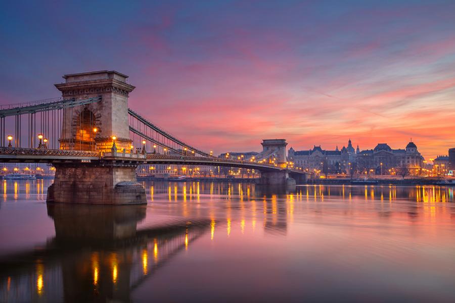 Banner Kettenbrücke in Budapest in der Morgenstimmung als Textilbanner oder PVC-Banner