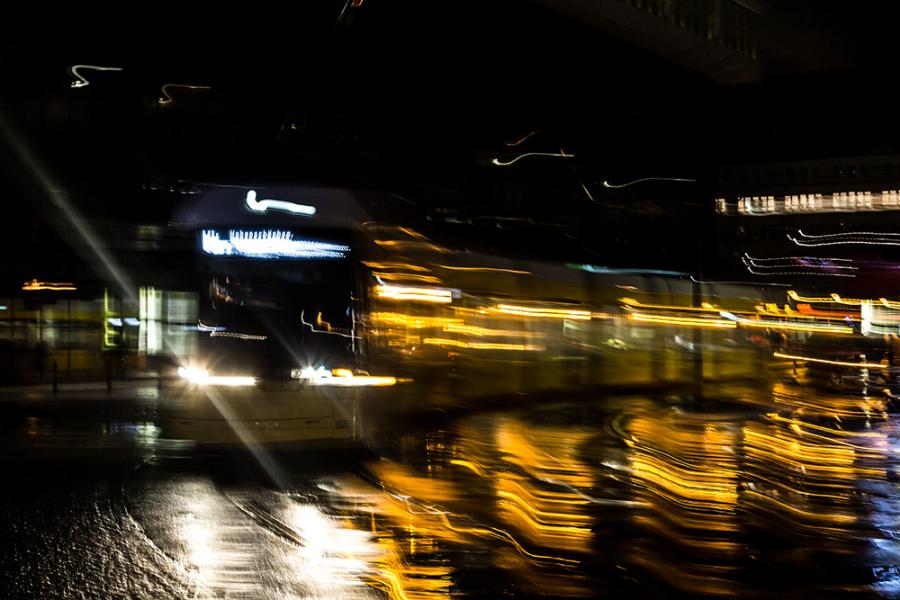 Banner verschwommene Straßenbahn in Berlin als Textilbanner oder PVC-Banner