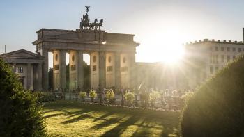 Fototapete Brandenburger TorBanner das Berliner Brandenburger Tor im Sonnenlicht als Textilbanner oder PVC-Banner