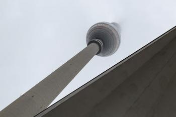 Banner Berliner Fernsehturm im Nebel als Textilbanner oder PVC-Banner für z.B. Messen, Schaufenster etc.