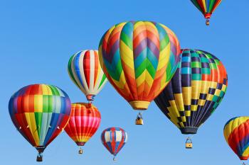 Banner viele Heißluftballons am Himmel als Textilbanner oder PVC-Banner für Kinderfeste, Hochzeiten etc.